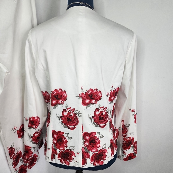 Victor Costa Occasion White with Red Flower Floral Design Jacket and Pant Suit - Picture 8 of 17